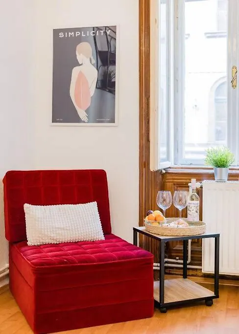 Secluded Spacious Oasis-Best Location In Downtown Budapest