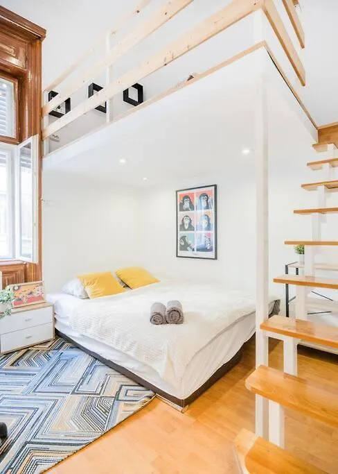 Secluded Spacious Oasis-Best Location In Downtown Budapest