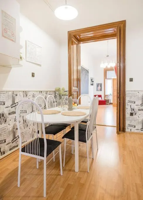 Apartman Secluded Spacious Oasis-Best Location In Downtown Budapest Magyarország