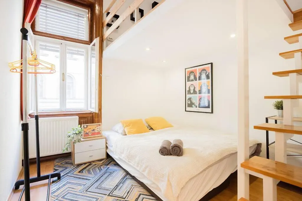 Secluded Spacious Oasis-Best Location In Downtown Budapest