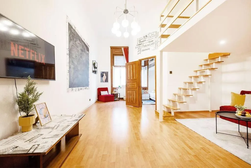 Secluded Spacious Oasis-Best Location In Downtown Budapest 0*,