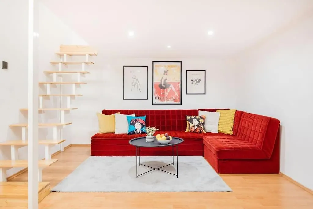Secluded Spacious Oasis-Best Location In Downtown Budapest